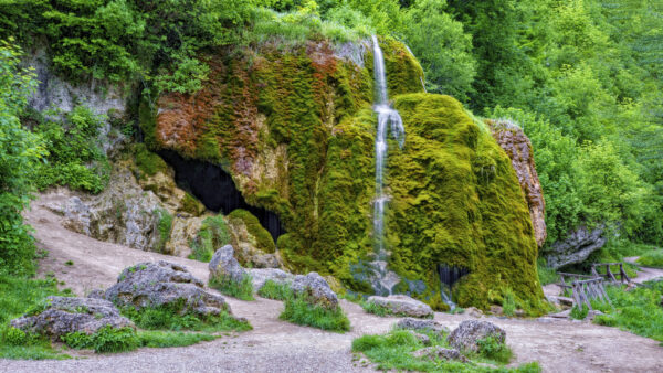 2022-05-FCa-0082-Wasserfall-Dreimuehlen