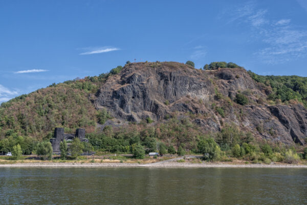 Ein Teil der legend&auml;ren Br&uuml;cke von Remagen unterhalb der Erpeler Ley