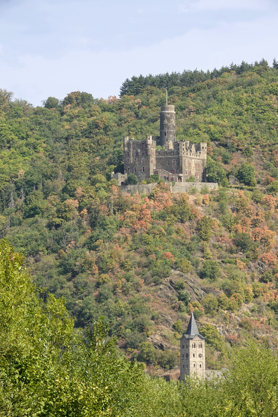 Die Burg Maus im Rheintal