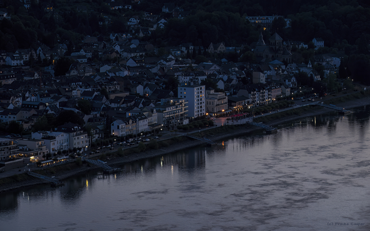 Blaue Stunde am Rheinufer von Remagen