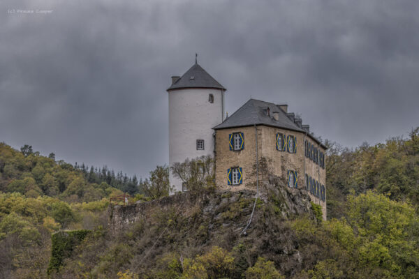 Burg Kreuzberg - die einzige noch bewohnte Burg im Ahrtal. Sie ist im Besitz der Familie von Boeselager.