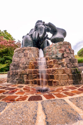 Elefantenskulptur im Blindengarten der Bonner Rheinaue