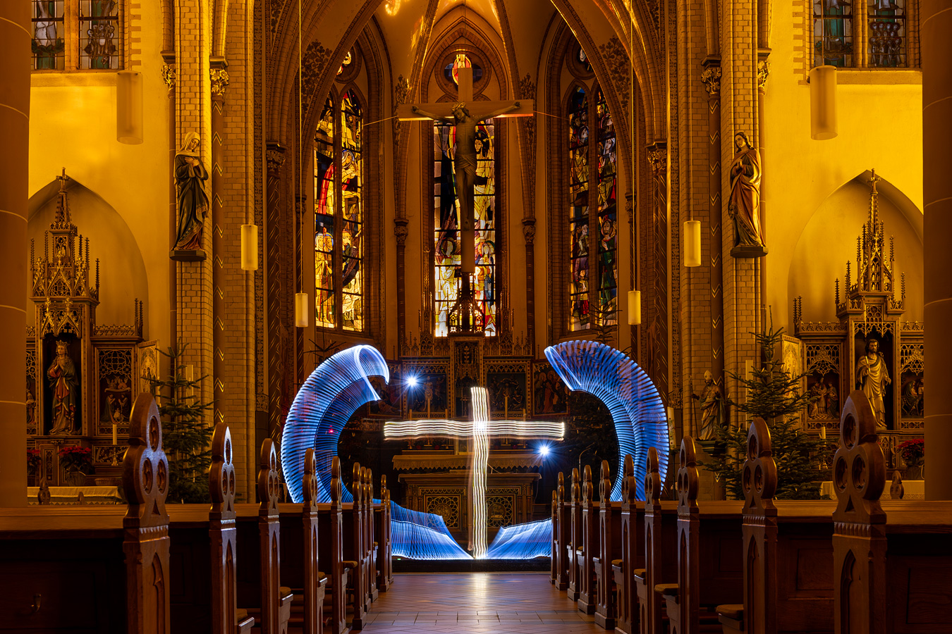 Lightpainting in der Breniger Kirche St. Evergislus