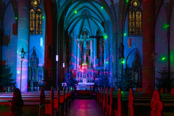 Effektstrahler in der Breniger Kirche St. Evergislus