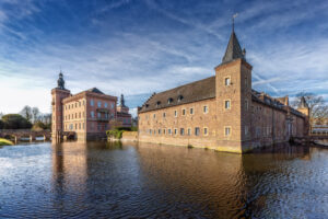 2024-03-FCa-011-Herrenhaus-Vorburg-Schloss-Gracht Schloss Gracht (links das Herrenhaus, rechts die Vorburg)