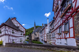 Unterwegs im historischen Ortskern des Eifel&ouml;rtchens Monreal