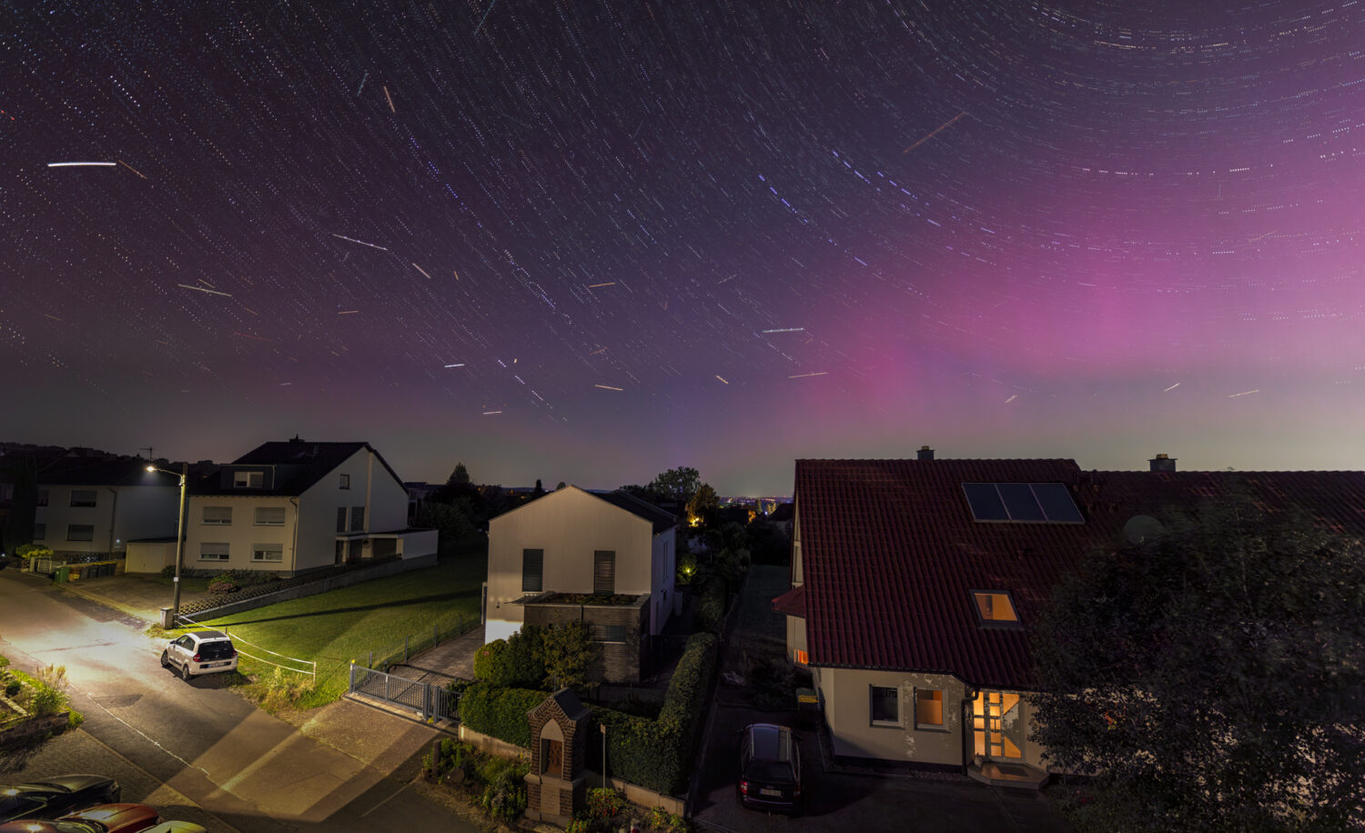 Polarlichter und die Perseiden &uuml;ber dem Vorgebirge in der Nacht vom 12. auf den 13. August 2024
