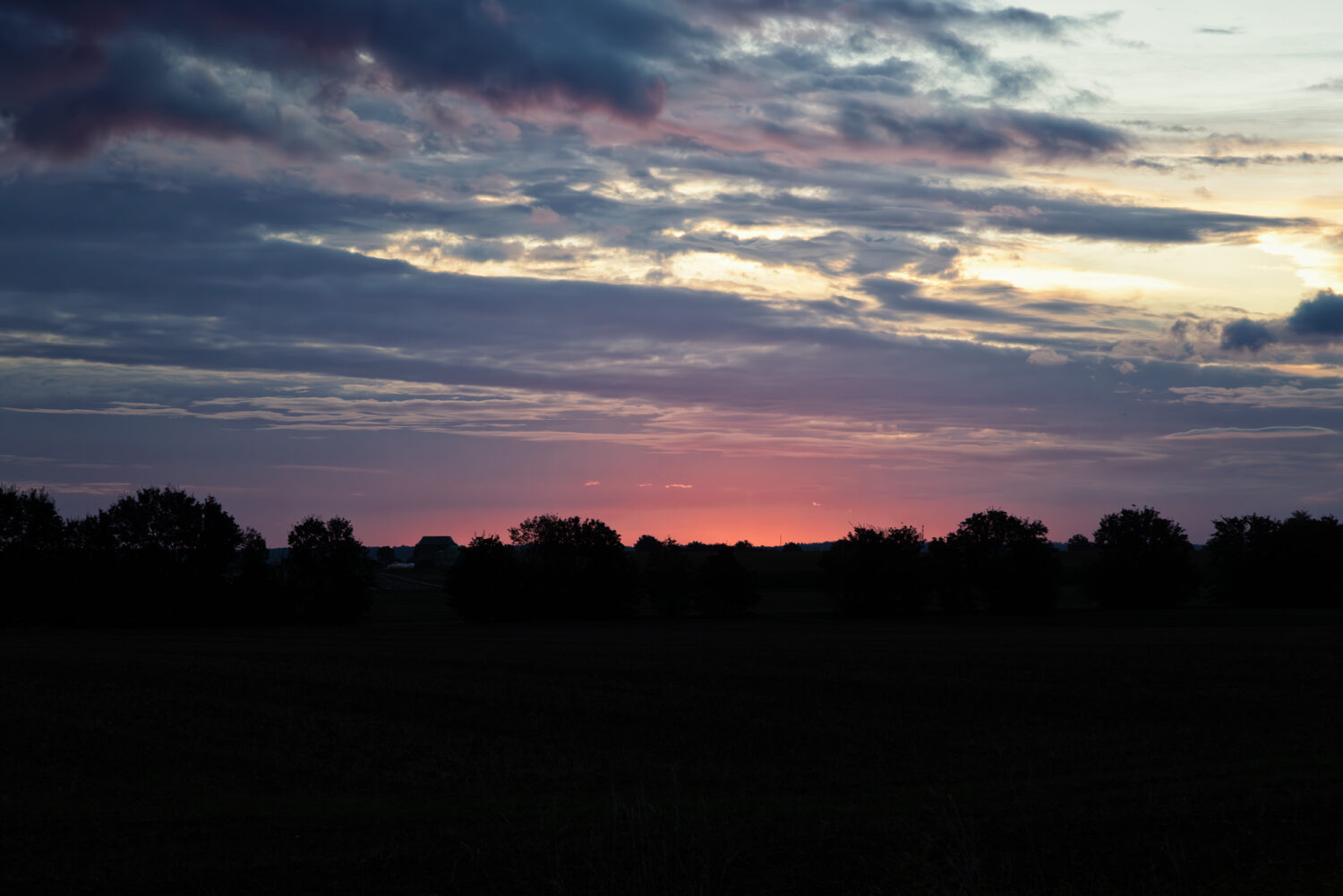 Kurz vor Sonnenaufgang im Eifelvorland