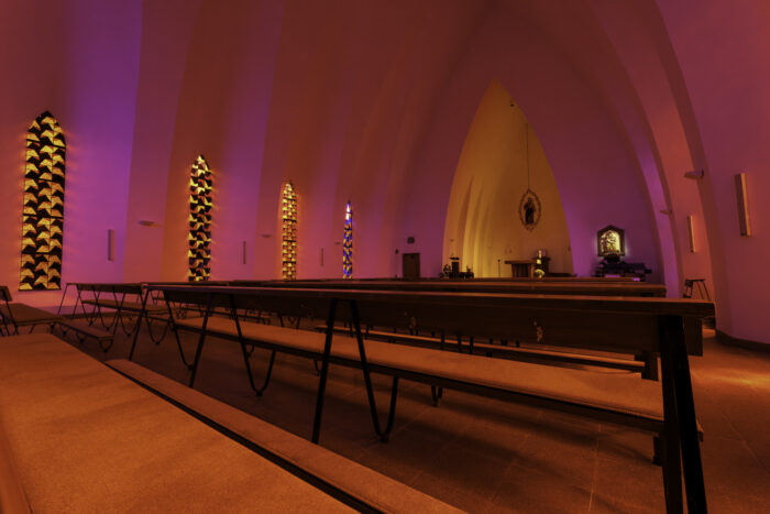 Die Schwanenkirche Roes ist ein wahres Lichtwunder. Die Bilder sind nicht umgefärbt.