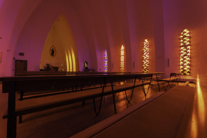 Die Schwanenkirche Roes ist ein wahres Lichtwunder. Die Bilder sind nicht umgefärbt.