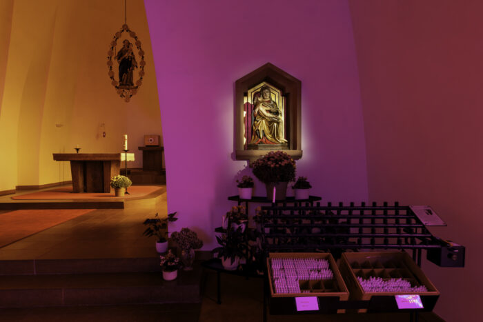 Die Schwanenkirche Roes ist ein wahres Lichtwunder. Die Bilder sind nicht umgefärbt.