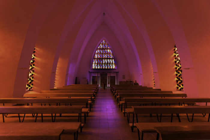 Die Schwanenkirche Roes ist ein wahres Lichtwunder. Die Bilder sind nicht umgefärbt.