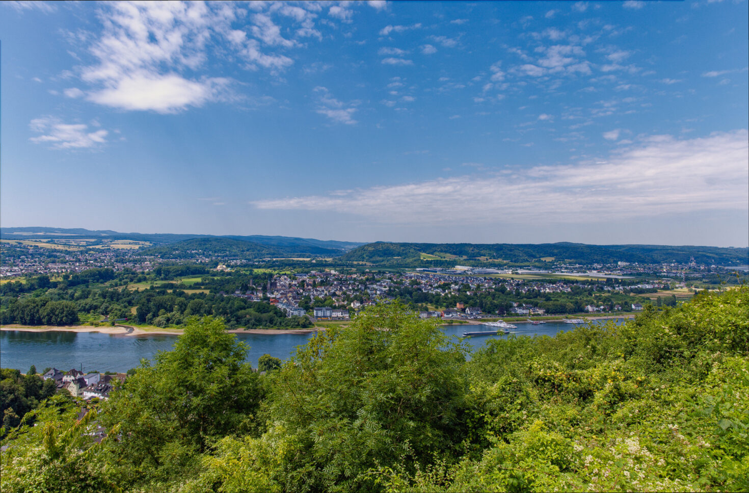 Blick Richtung Osteifel vom Aussichtspunkt "Kaiserberg" bei Linz am Rhein