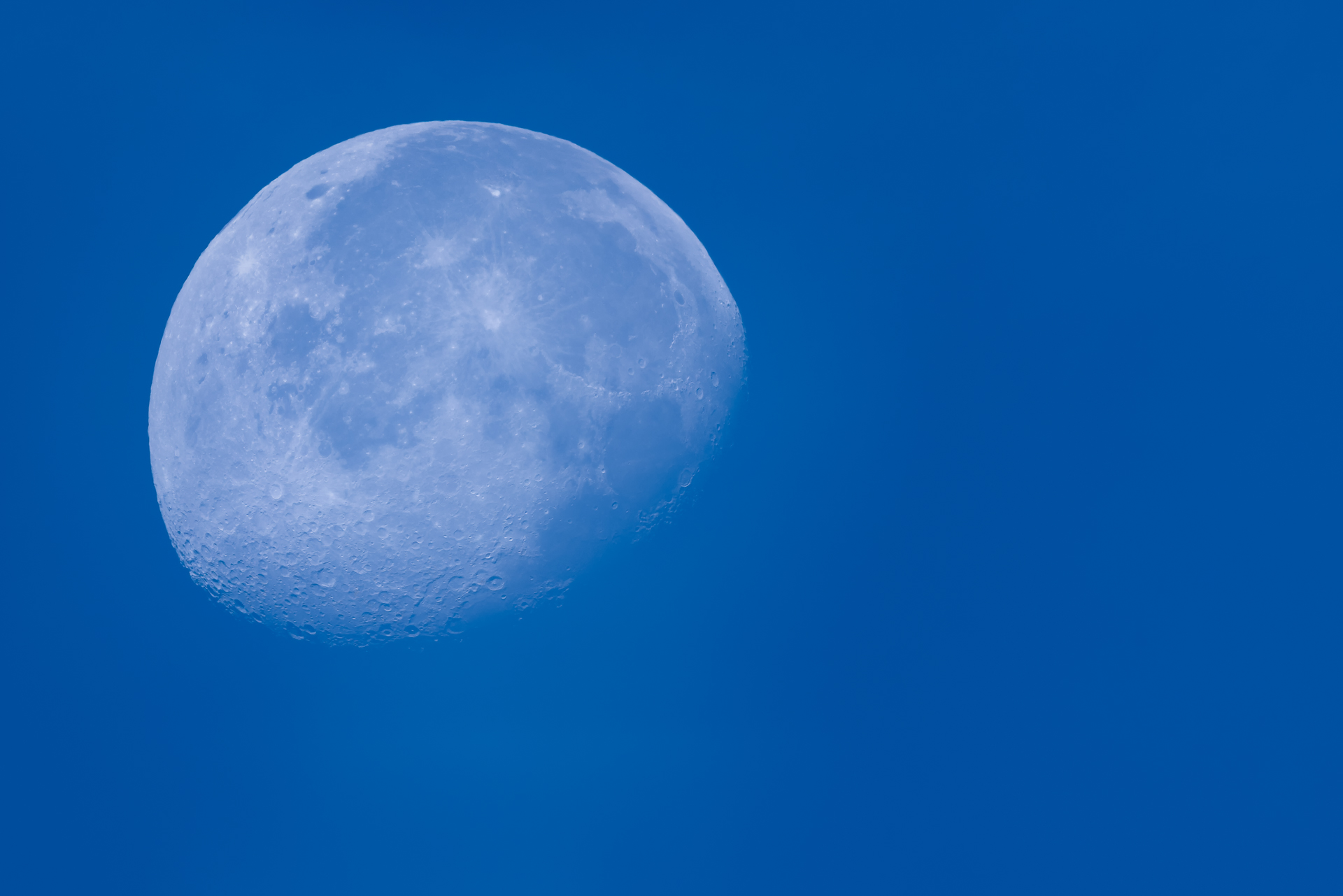 2026-09-FCa-002-Mond Unser Erdtrabant