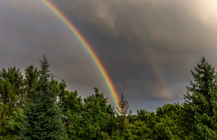 Doppelter Regenbogen über unserem Garten